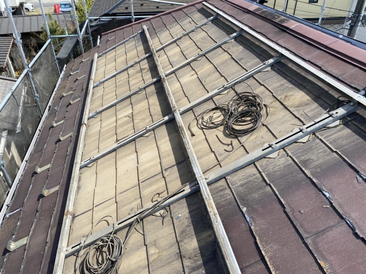 千葉県船橋市　屋根カバー工事に伴う太陽光パネル脱着工事